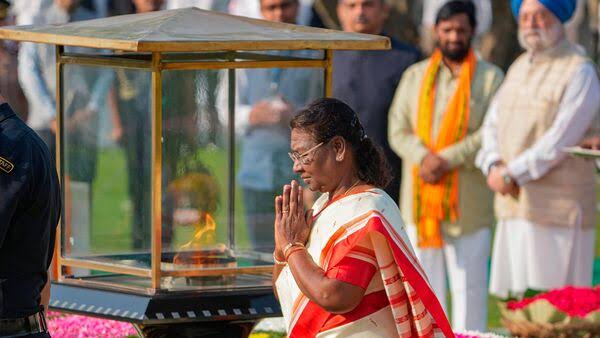 'PM Modi, President Murmu pay floral tributes to Mahatma Gandhi at Rajghat '